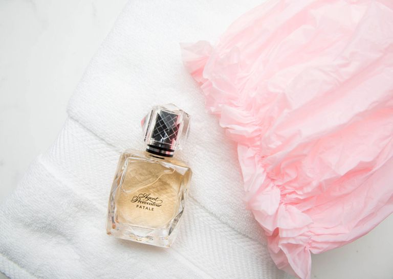 عطر زدن بعد از دوش گرفتن