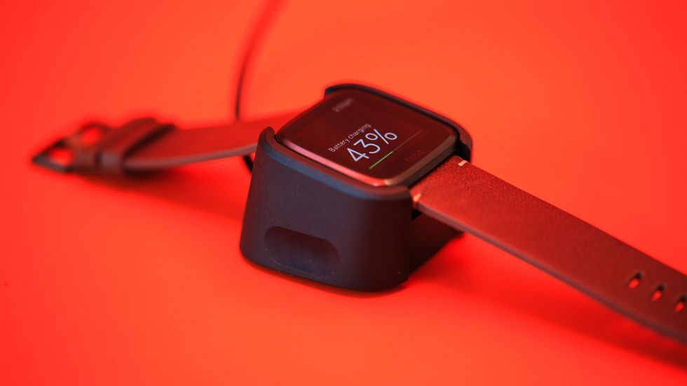 مچ بند هوشمند فیت بیت مدل versa