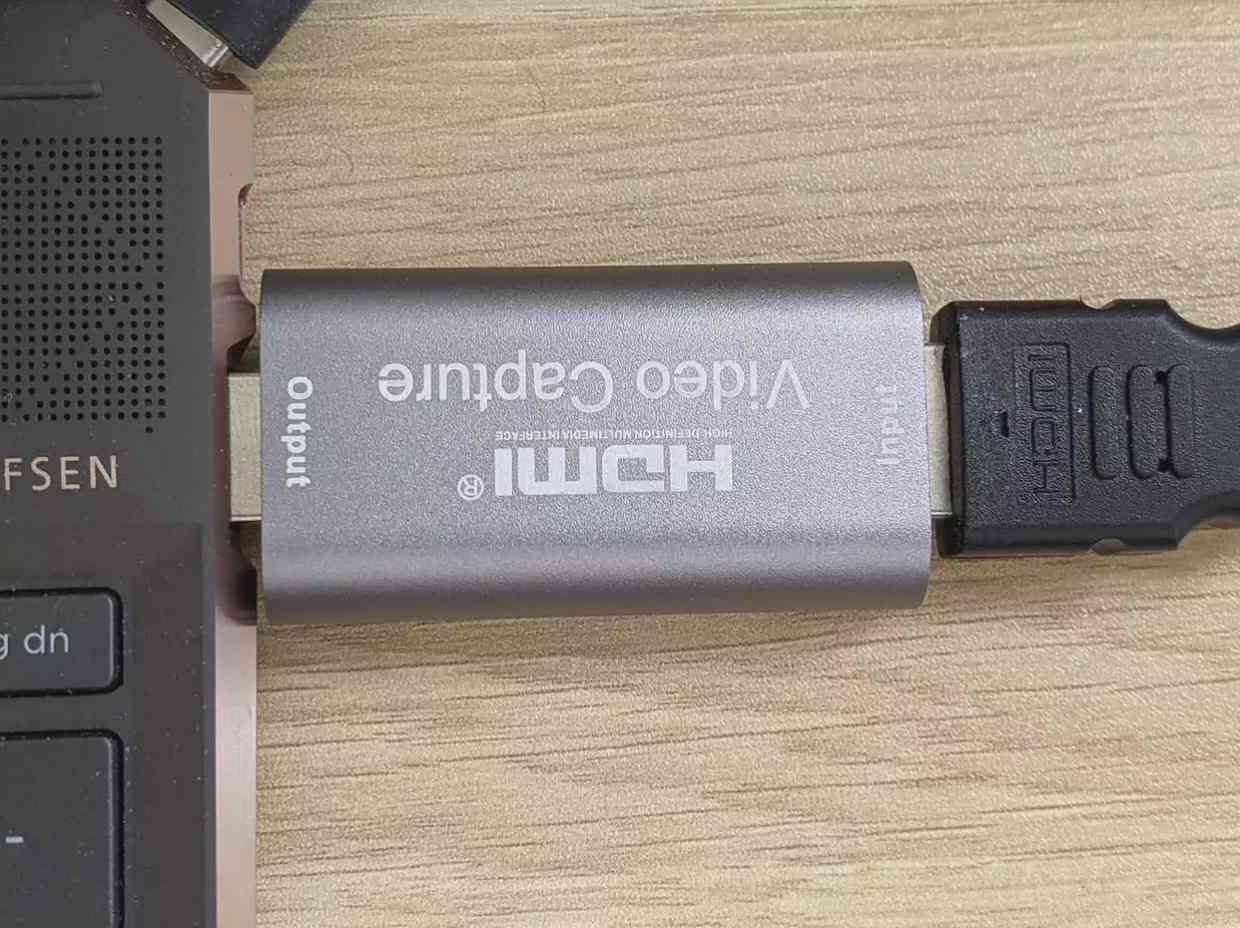 ۳. دستگاه ضبط را به درگاه USB رایانه خود وصل کنید.