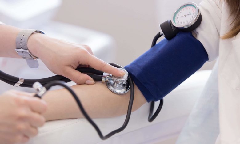 چه چیزی باعث فشار خون بالا (HBP) می شود؟